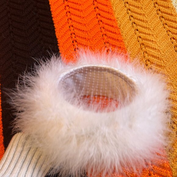 1960s White feather pillbox fascinator hat with lace top - from Ayres! - Picture 11 of 14